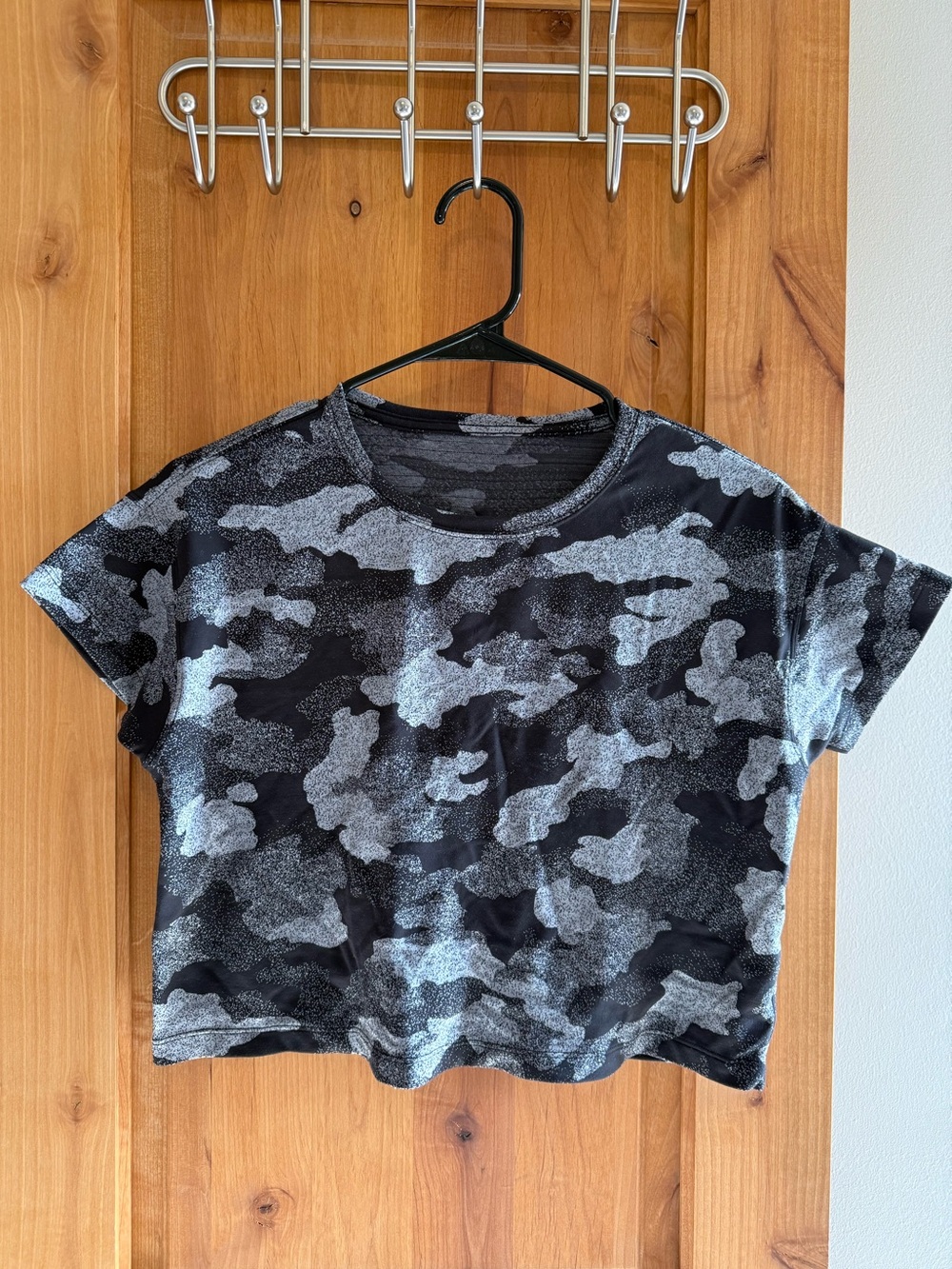Lululemon Cropped Camouflage Short Sleeve Top - Black & Gray